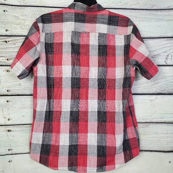 Ocean Current Men’s Button Up Shirt Medium Red Black Plaid Short Sleeve 100% Cot - Picture 3 of 6